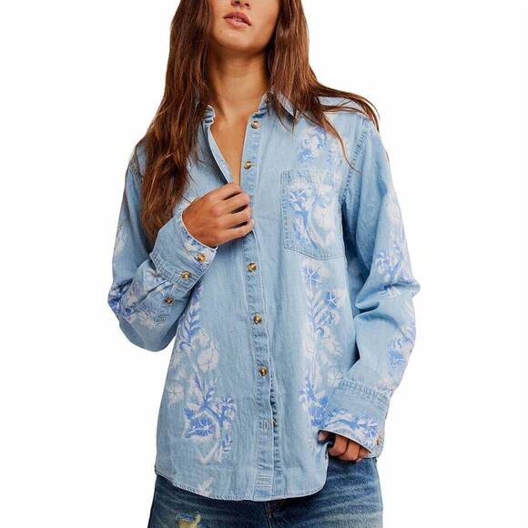FREE PEOPLE Tops - NEW FREE PEOPLE airbrushed blossom denim shirt in sky blue